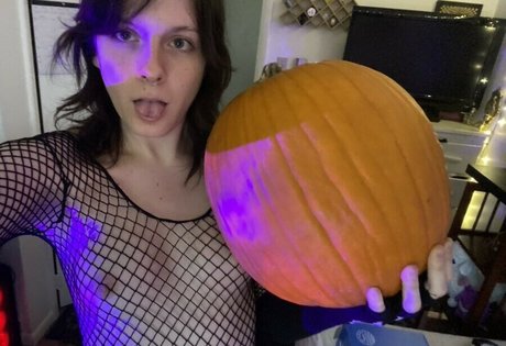 小さいチンポのシーメールオンリーファンズ ポルノ ギャラリー