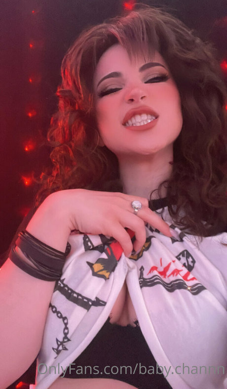 ヌード熟女オンリーファンズ ポルノ ギャラリー