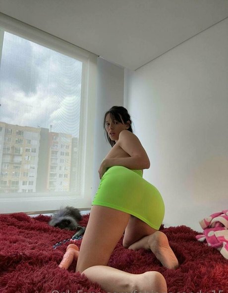 曲線美の女の子オンリーファンズ セクシーヌード ギャラリー