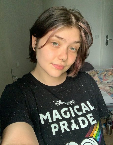 カムフィートオンリーファンズ 無料セクシー 画像