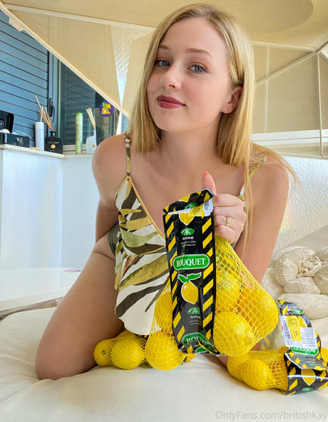 貞操帯オンリーファンズ ホットセクシー 写真