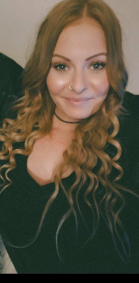 曲線美のブロンドオンリーファンズ パーフェクト 写真