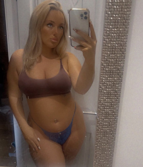 Caitlin Appleyard エロティック女優 ギャラリー