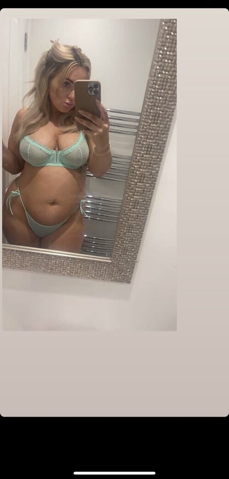 Caitlin Appleyard ポルノスター 独占 写真