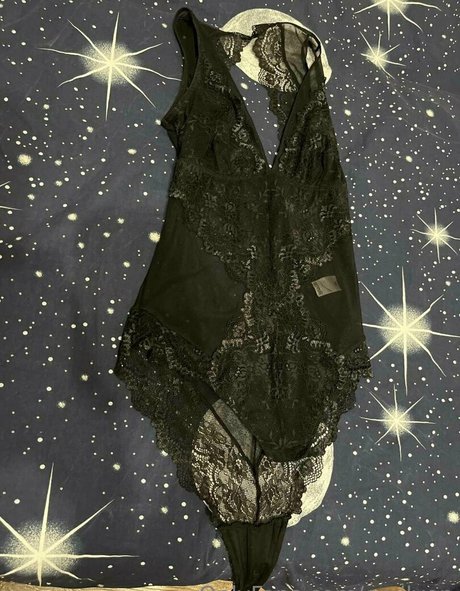 emilyon ポルノスター 裸 画像