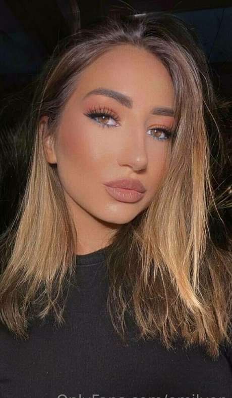 emilyon ホットなスター ギャラリー