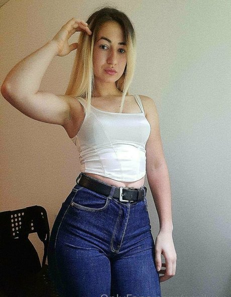 emilyon ポルノモデル ギャラリー