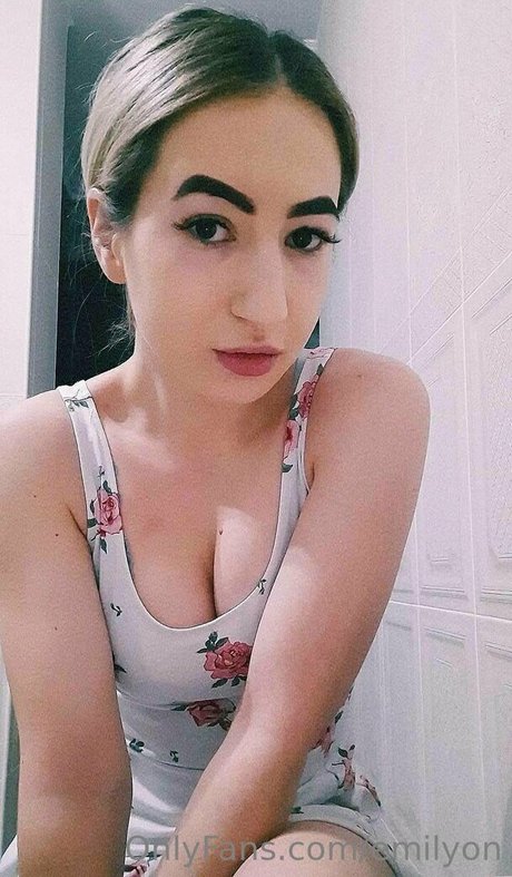 emilyon ポルノスター トップ 画像