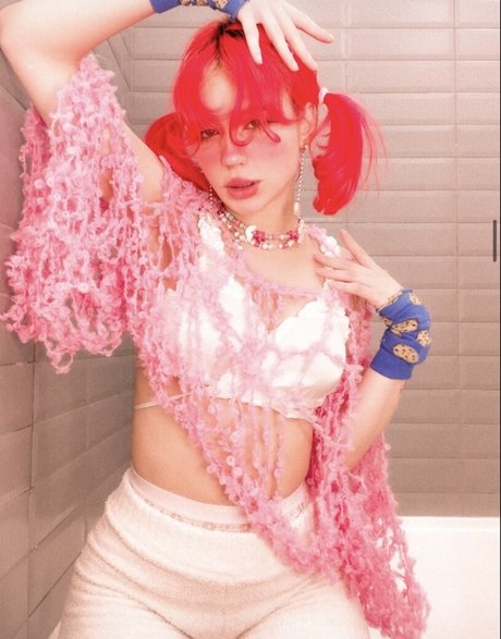 巨大ディルドオンリーファンズ 裸 画像