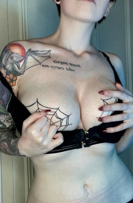 Ember Wolf エロティックなスター 画像