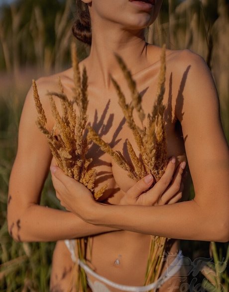 Anna Sazonova セクシーなポルノスター 写真