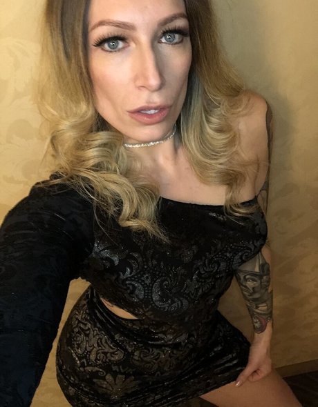 赤毛の痩せたオンリーファンズ アート裸 画像