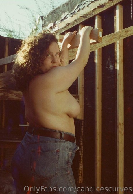 ニューハーフの乗馬オンリーファンズ 美しいポルノ 写真