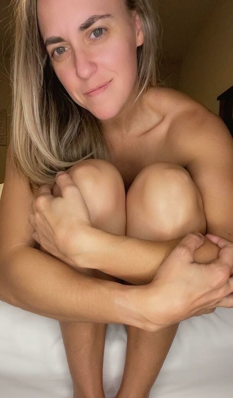 キティ・ウェット・オンリーファンズ 無料裸 写真