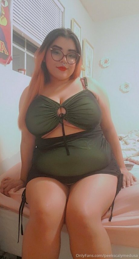 弁護士オンリーファンズ 裸 写真