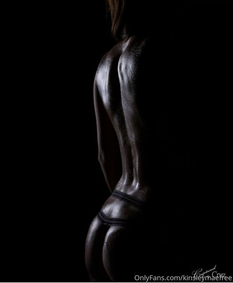 大きな黒い猫オンリーファンズ 可愛い 画像