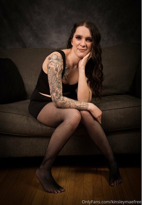 屋外シャワー オンリーファンズ アートヌード ギャラリー