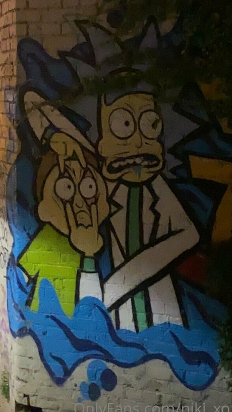 オンリーファンズの後ろから ヌード 写真