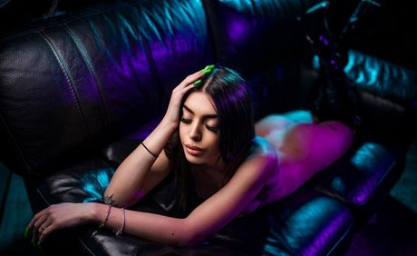 デカ尻ティーンオンリーファンズ セクシーヌード 写真