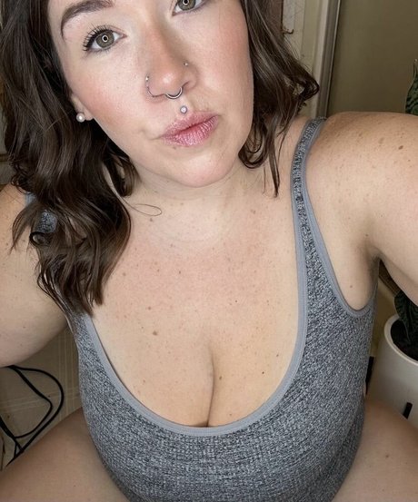 熟女のおっぱいオンリーファンズ セクシー 写真