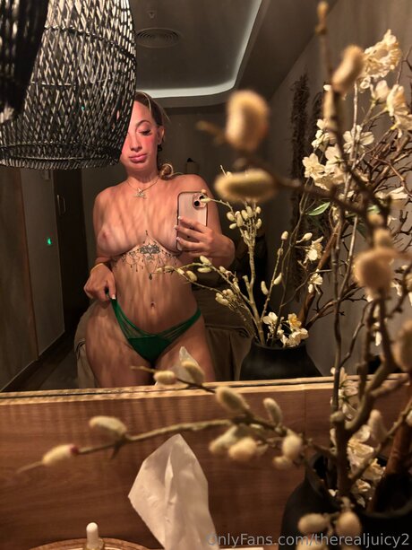 ぽっちゃりブロンドのオンリーファンズ ホットポルノ 画像