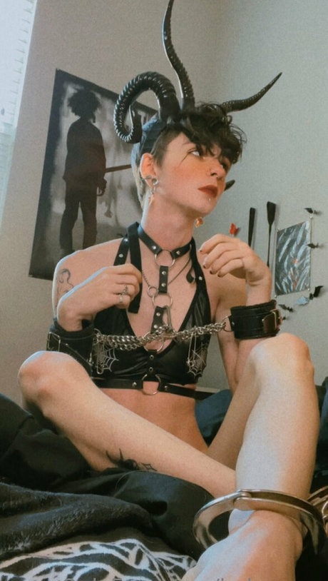 巨乳タトゥーオンリーファンズ セクシーヌード アーカイブ