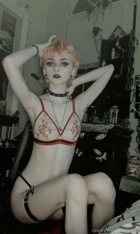 最もホットなティーンオンリーファン ヌード 画像