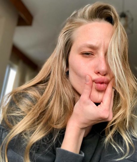 カーリーエボニーオンリーファンズ セクシーxxx 画像