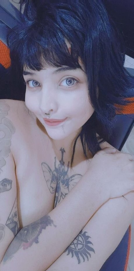 小さいチンポのシーメールオンリーファンズ 無料ポルノ 画像