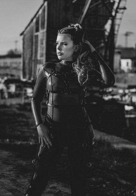 金髪のホットな妻オンリーファンズ 無料ポルノ 写真