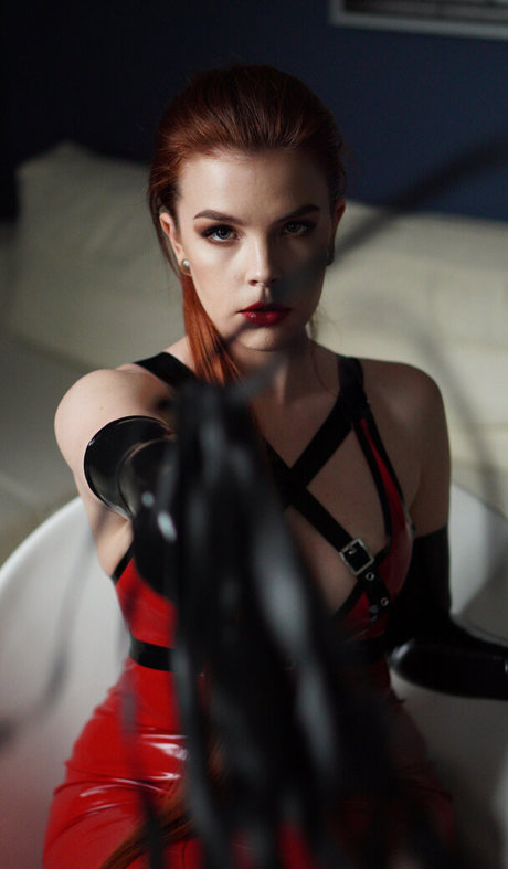 latex fox 裸の女優 画像