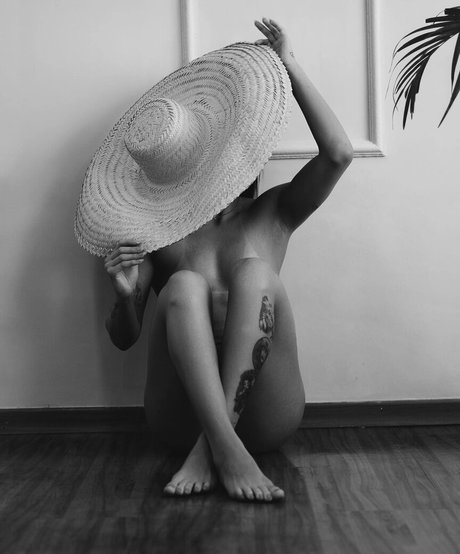 Mandinha ポルノモデル ギャラリー