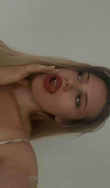 黒人ティーンオンリーファンズ ポルノ 画像