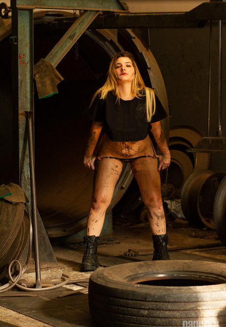 かわいいアナルオンリーファンズ ヌード 写真