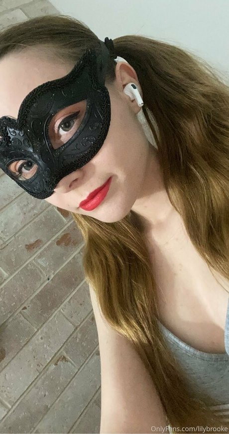 Lily Brooke 無料モデル 写真