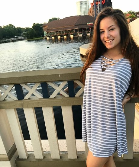 Jordan Rose Schmidt ホット女優 写真