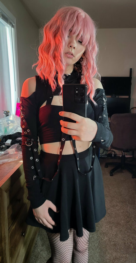 黒檀の熟女オンリーファンズ 可愛い 写真