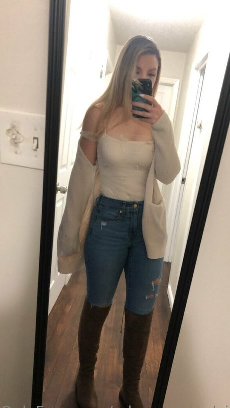 マッサージセラピストオンリーファンズ セクシー裸 写真