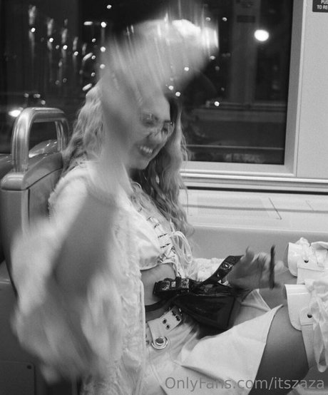 itszaza ポルノスター エロティック 画像