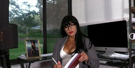 中出し 主観 オンリーファンズ セクシー裸 写真