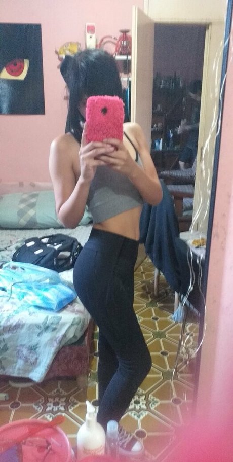 金髪の顔射オンリーファンズ 可愛い 画像