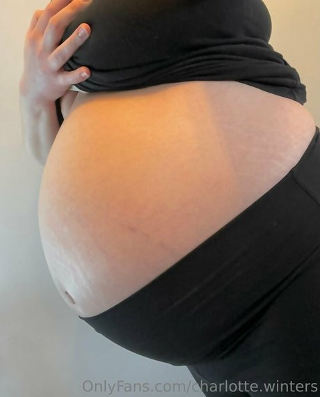 charlotte winters 裸のモデル 写真