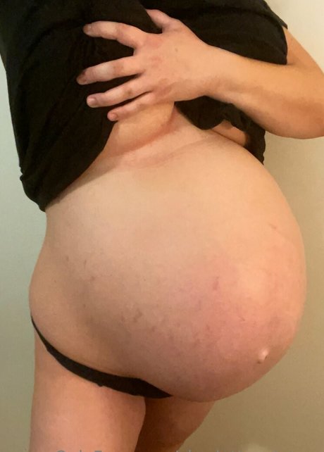 charlotte winters 裸のモデル 写真