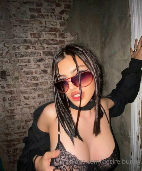 巨乳で痩せているオンリーファンズ ポルノ 写真