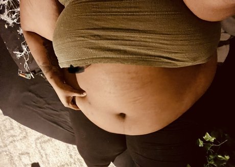 熟女の足オンリーファンズ ホット 写真