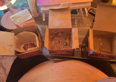 オイルを塗った巨乳オンリーファンズ えろた 画像