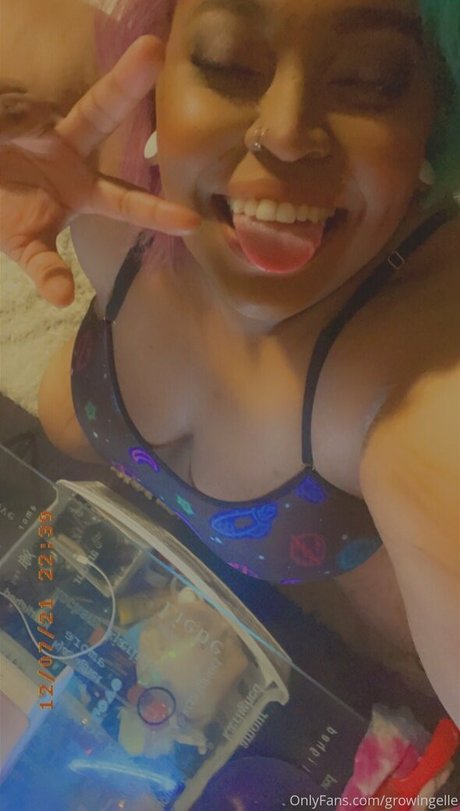 金髪の筋肉オンリーファンズ 無料 画像