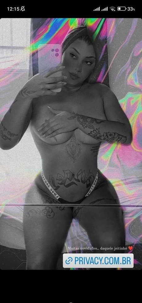 黒髪の熟女オンリーファンズ エロチック 写真