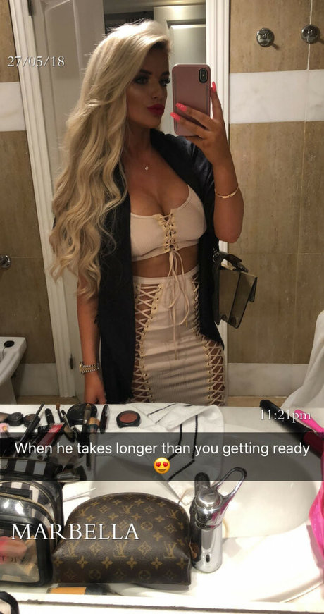 Charlotte Knight ヌードスター 写真