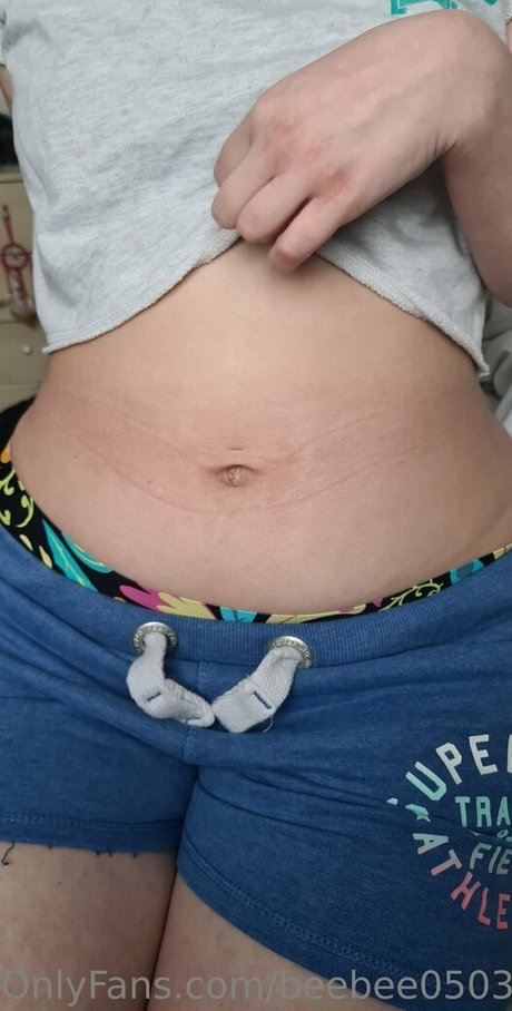 beebee0503 ポルノ女優 写真